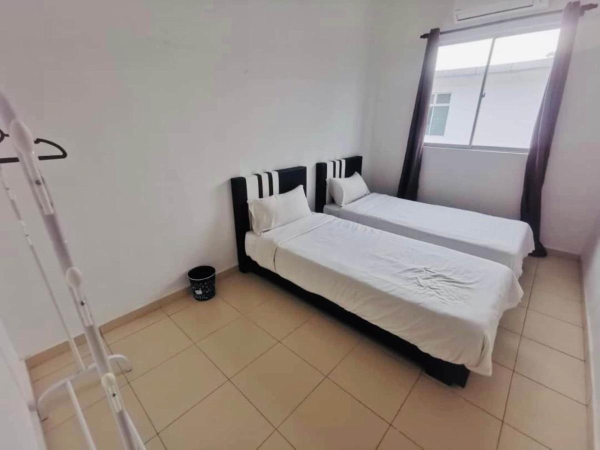 Oyo Homes 90524 D'J Pegaso Serom Homestay Муар Екстер'єр фото